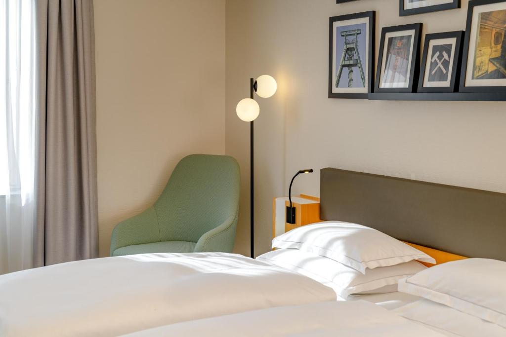Postel nebo postele na pokoji v ubytování Mercure Hotel Bochum City
