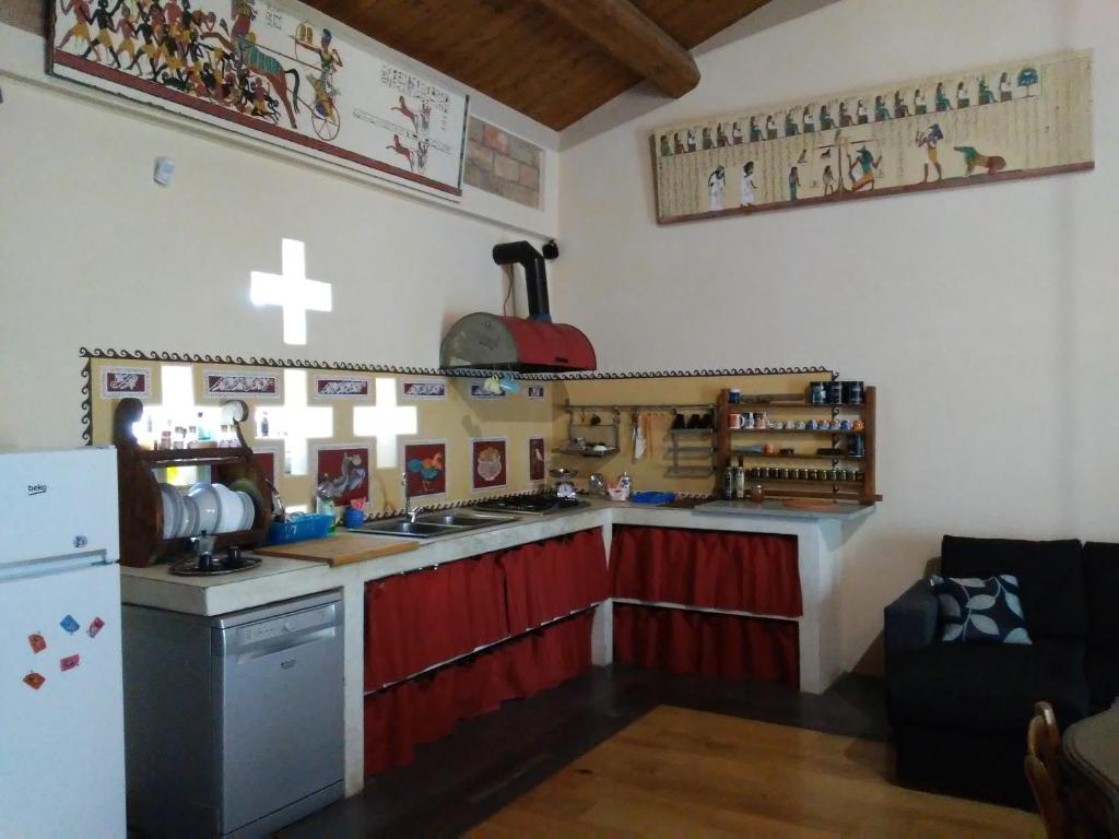 Kuchnia lub aneks kuchenny w obiekcie Antico Casale dei Sogni agriturismo