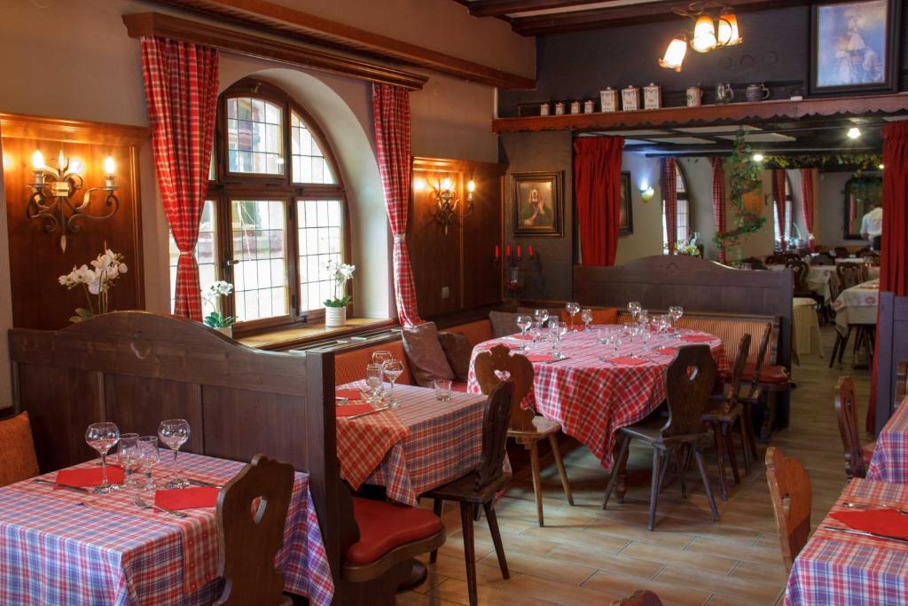 Restaurace v ubytování Hotel Au Cerf