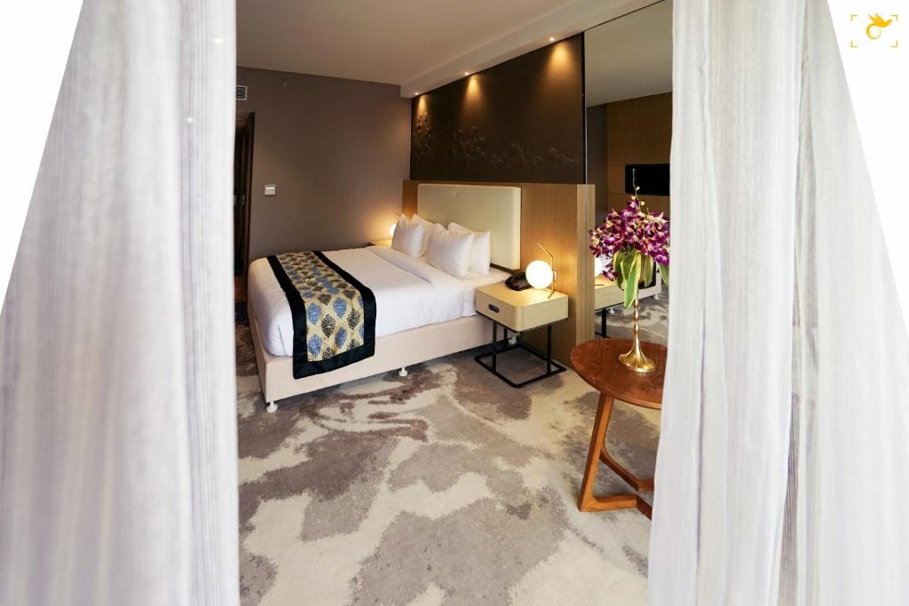 Clarks Inn Suites Raipur - Комната короля