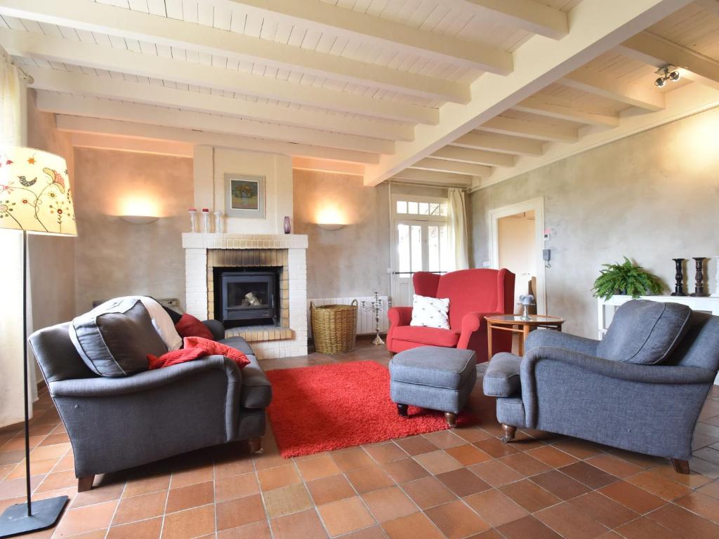 Mansion in Charrin by Loire with Pool - Vakantiehuis Met Vijf Slaapkamers