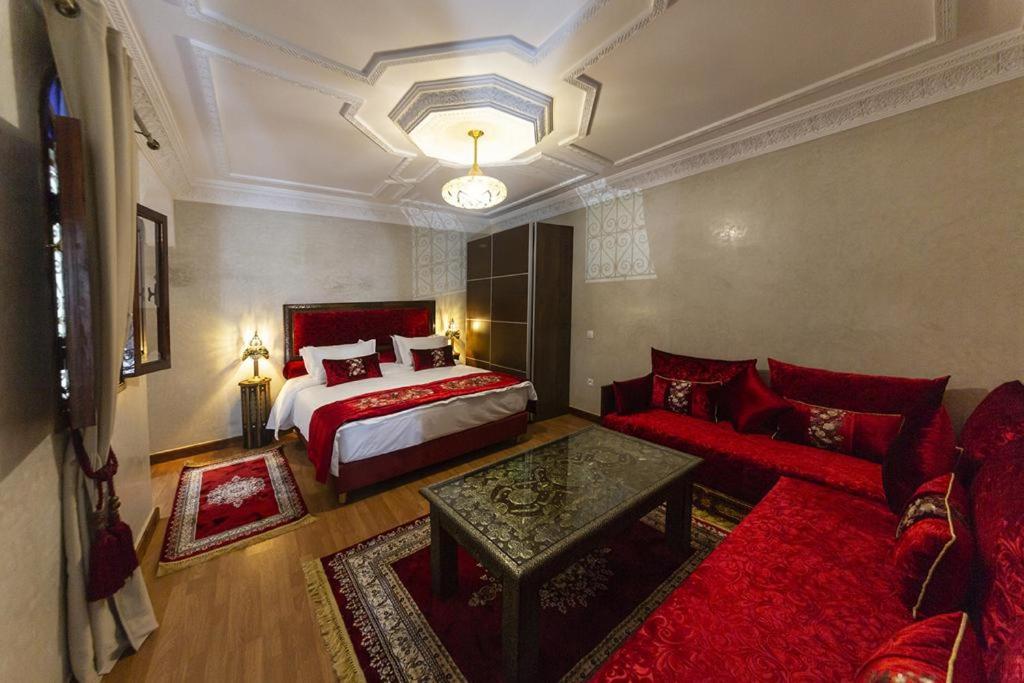 A vibrant room in Riad Maison Belbaraka Marrakech