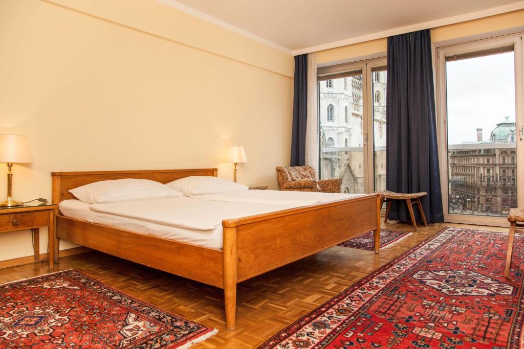 Postel nebo postele na pokoji v ubytování Pension Sacher - Apartments am Stephansplatz