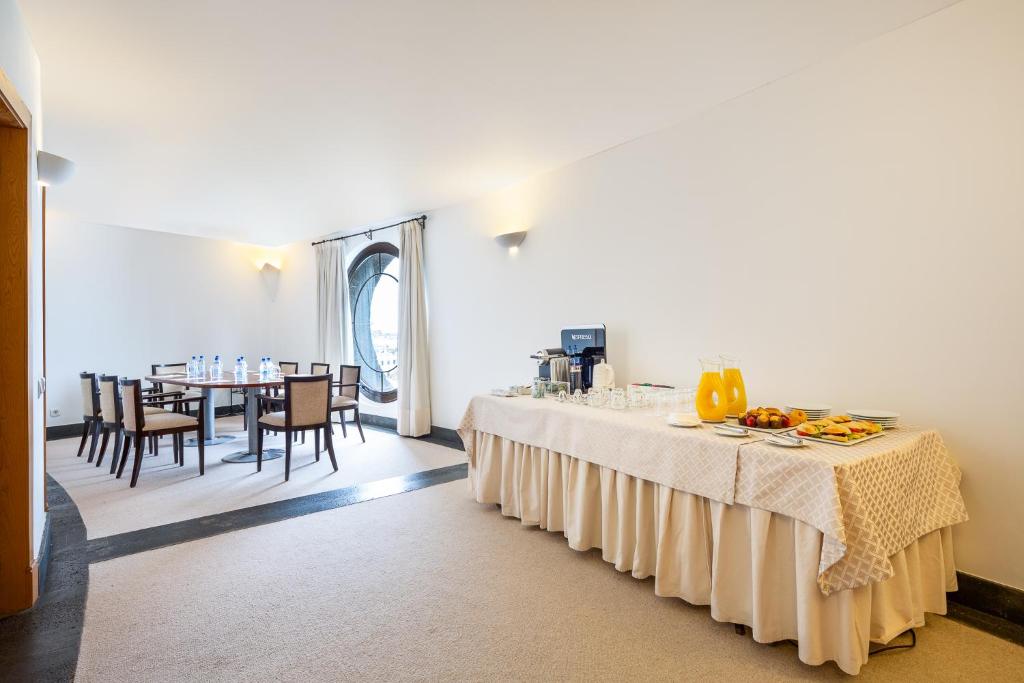 a dining room with two tables and a table with chairs at Hotel LIVVO Volcán Lanzarote in Playa Blanca
