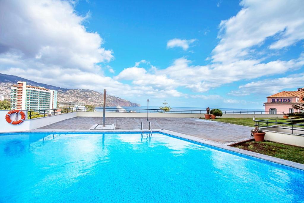 a large swimming pool on top of a building at Quinta Miramar in Funchal
