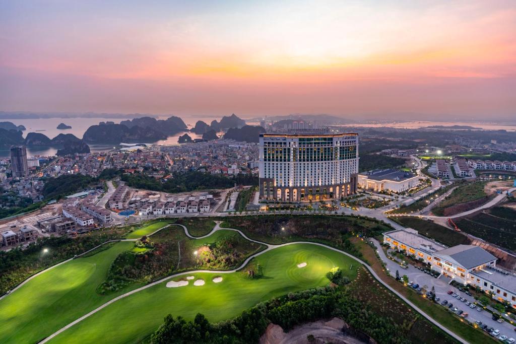 FLC Halong Bay Golf Club & Luxury Resort, Hạ Long – Cập nhật Giá năm 2023