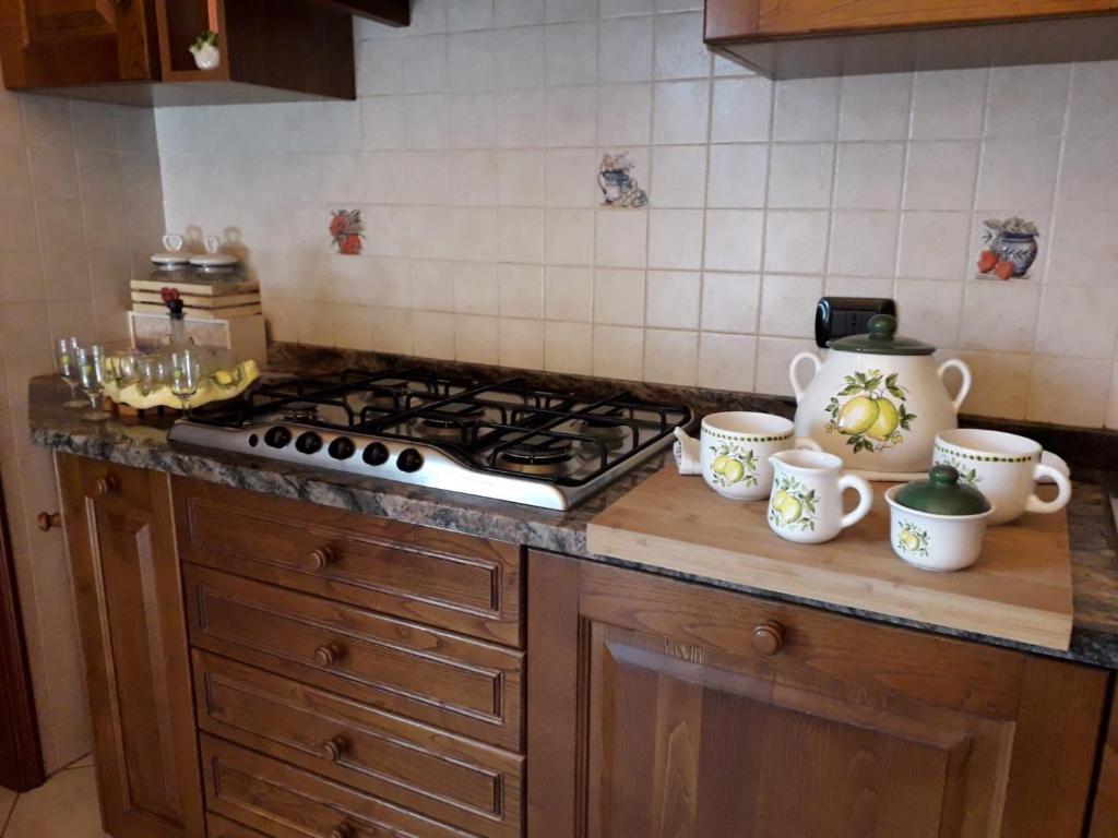 A kitchen or kitchenette at Kevin House