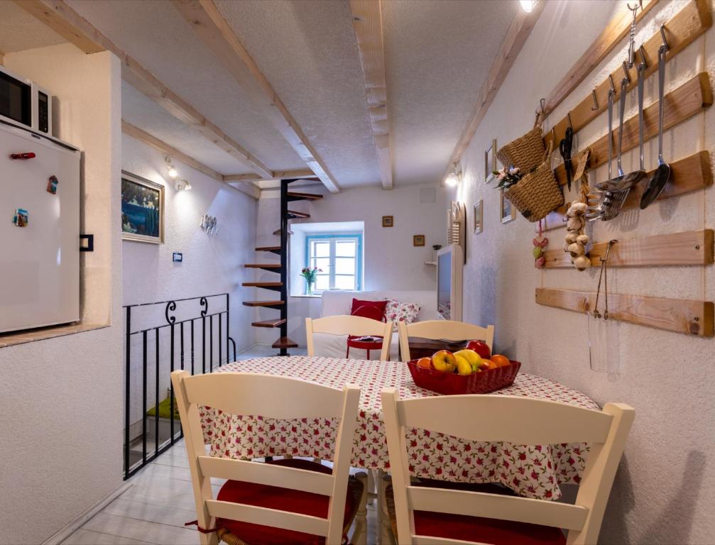 Kuchnia lub aneks kuchenny w obiekcie Apartman Valdi