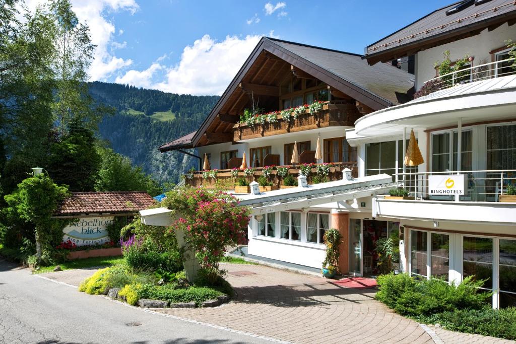 Nespecifikovaný výhled na hory nebo výhled na hory při pohledu z hotelu