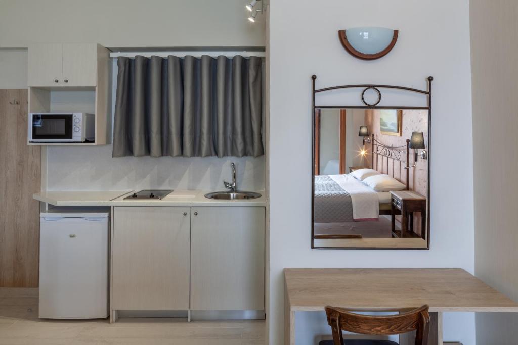 Kuchyň nebo kuchyňský kout v ubytování Mari Hotel & Maisonettes