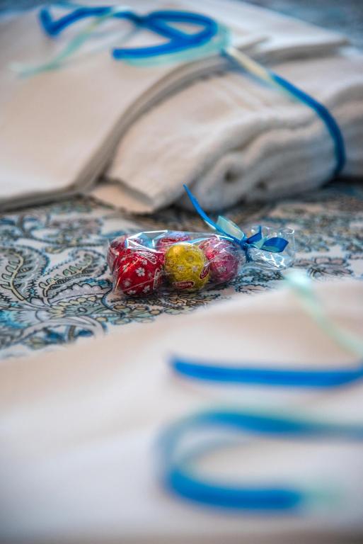 a pair of glass candies sitting on a table at Hotel Acquamarina in Portoferraio