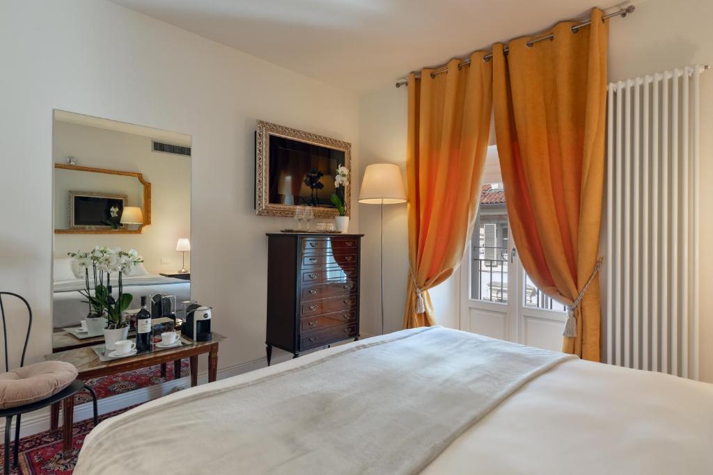 Postel nebo postele na pokoji v ubytování Corte Realdi Luxury Rooms Torino