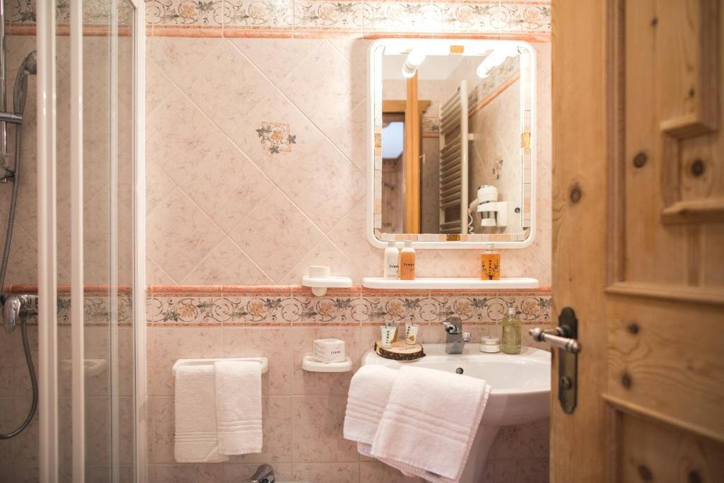 Koupelna v ubytování Chalet Alpenrose Bio Wellness Naturaktivhotel
