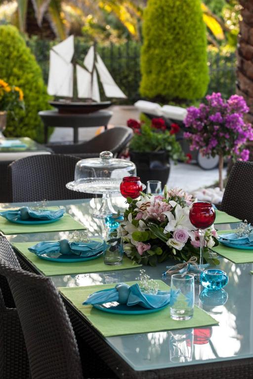 Vonkajšia záhrada v ubytovaní SUN RESIDENCE Exclusive Seaside Suites