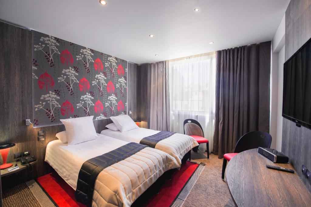 
Superior Twin Room with Patio View
