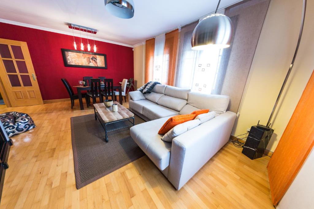 A seating area at Apartamento San Juan de los Reyes