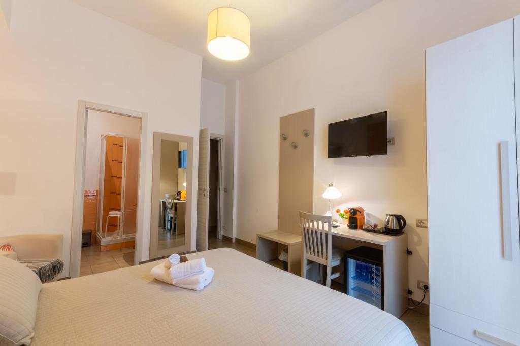 Łóżko lub łóżka w pokoju w obiekcie B&B Cairoli