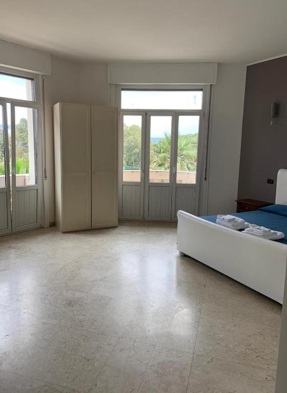 Postel nebo postele na pokoji v ubytování Hotel Lungomare