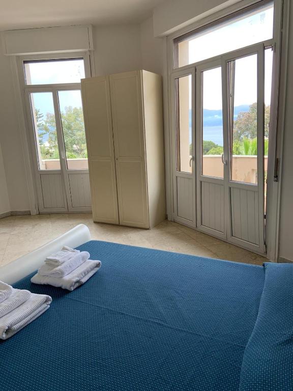 Postel nebo postele na pokoji v ubytování Hotel Lungomare