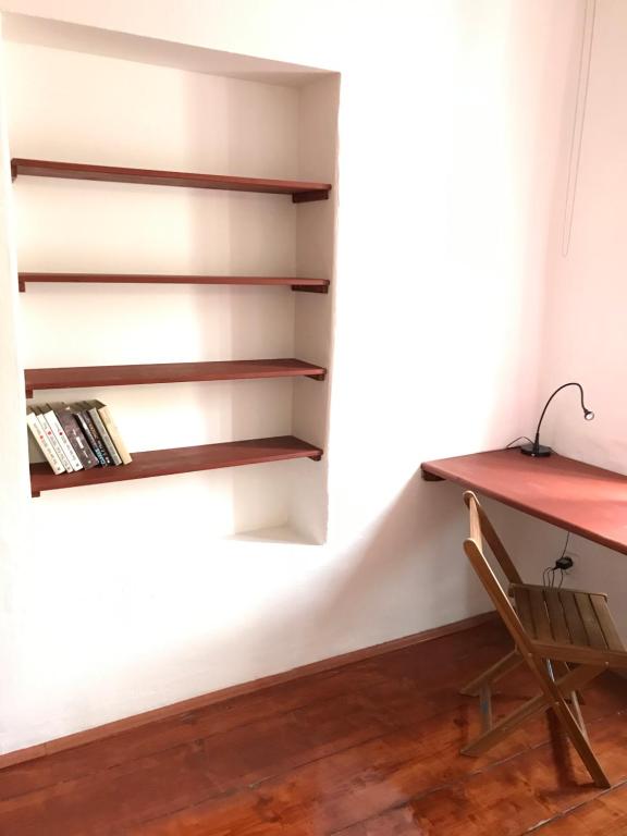 Knihovna v apartmánu