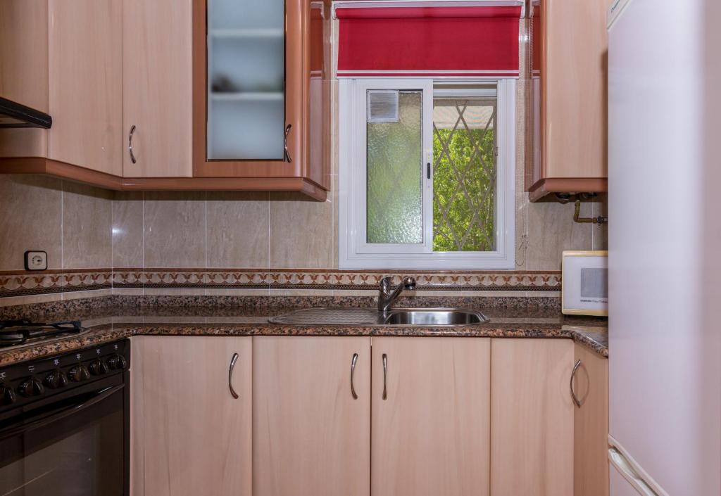 Kuchyňa alebo kuchynka v ubytovaní HomeHolidaysRentals Vall III