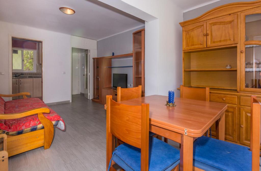 HomeHolidaysRentals Vall III, Santa Susanna – Preus ...