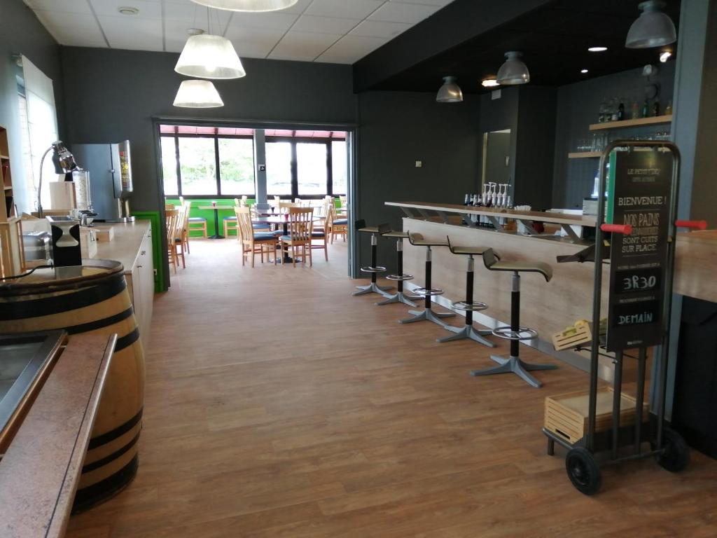 Restaurace v ubytování ibis Auxerre Sud