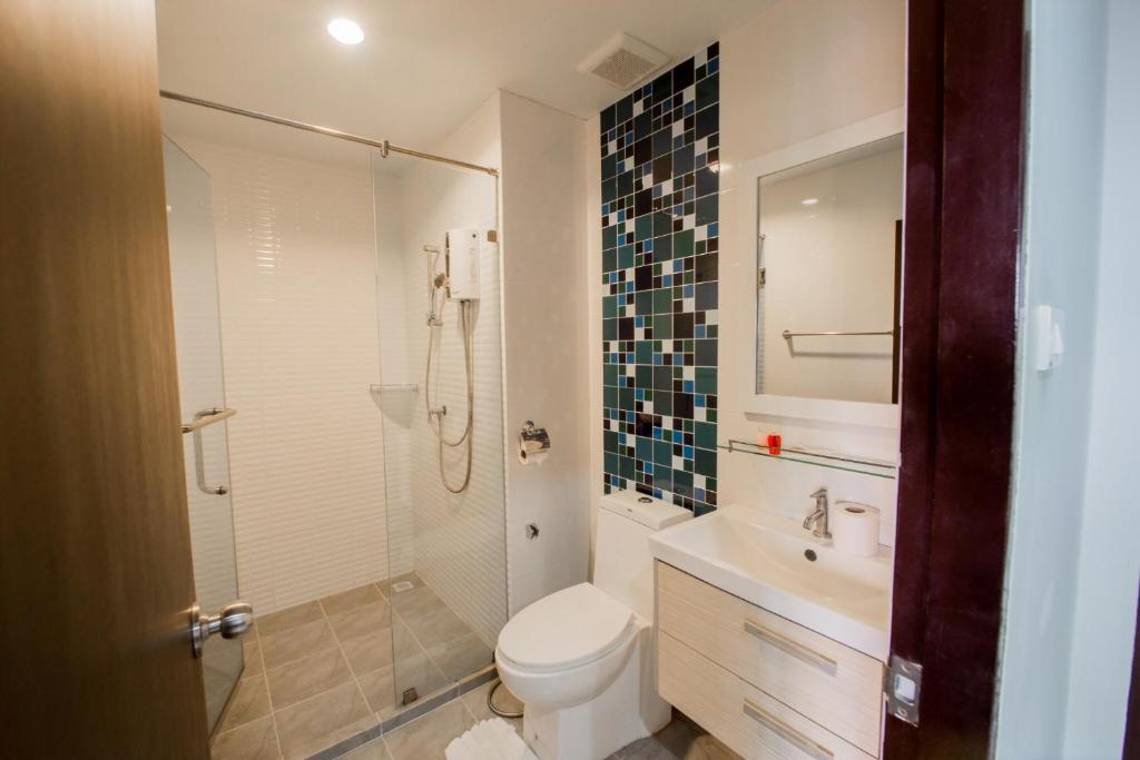Koupelna v ubytování Aonang Ocean View Studio ( The Sea Condo )