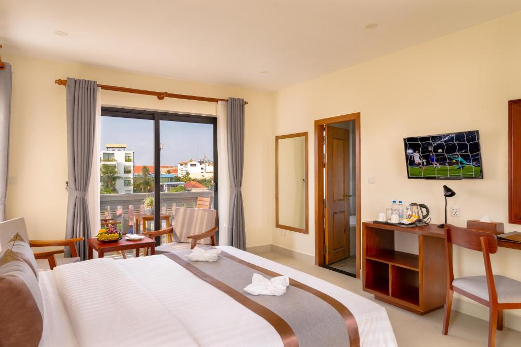 Postel nebo postele na pokoji v ubytování Mony Reach Angkor Hotel