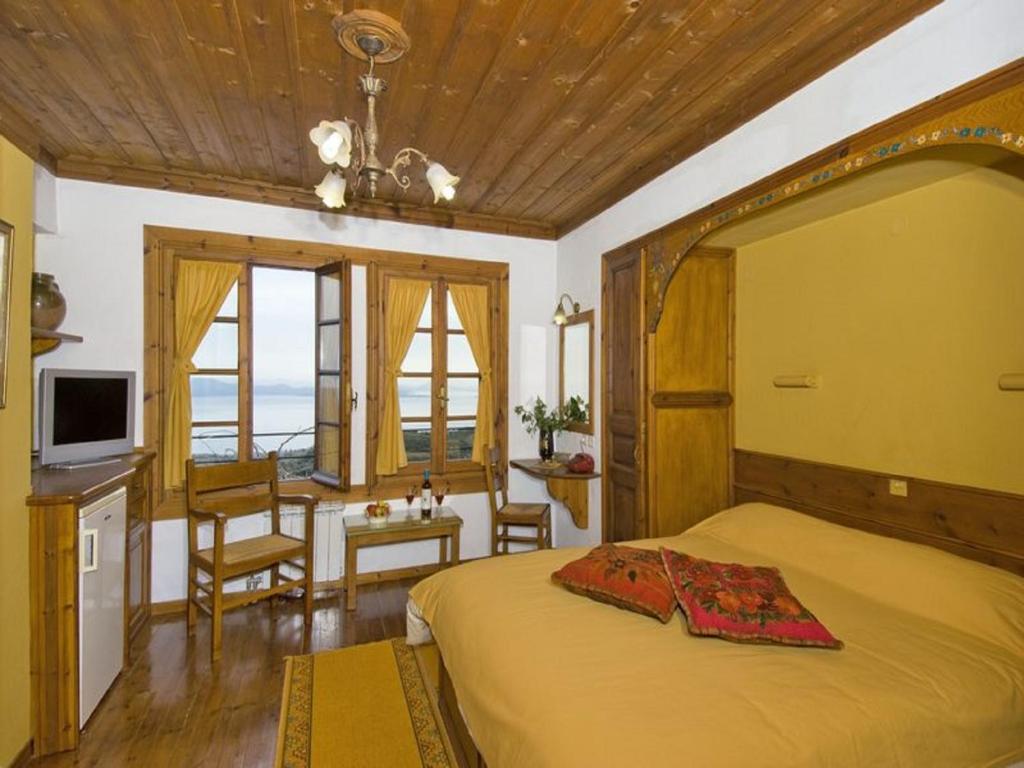 Telewizja i/lub zestaw kina domowego w obiekcie Hotel Stoikos