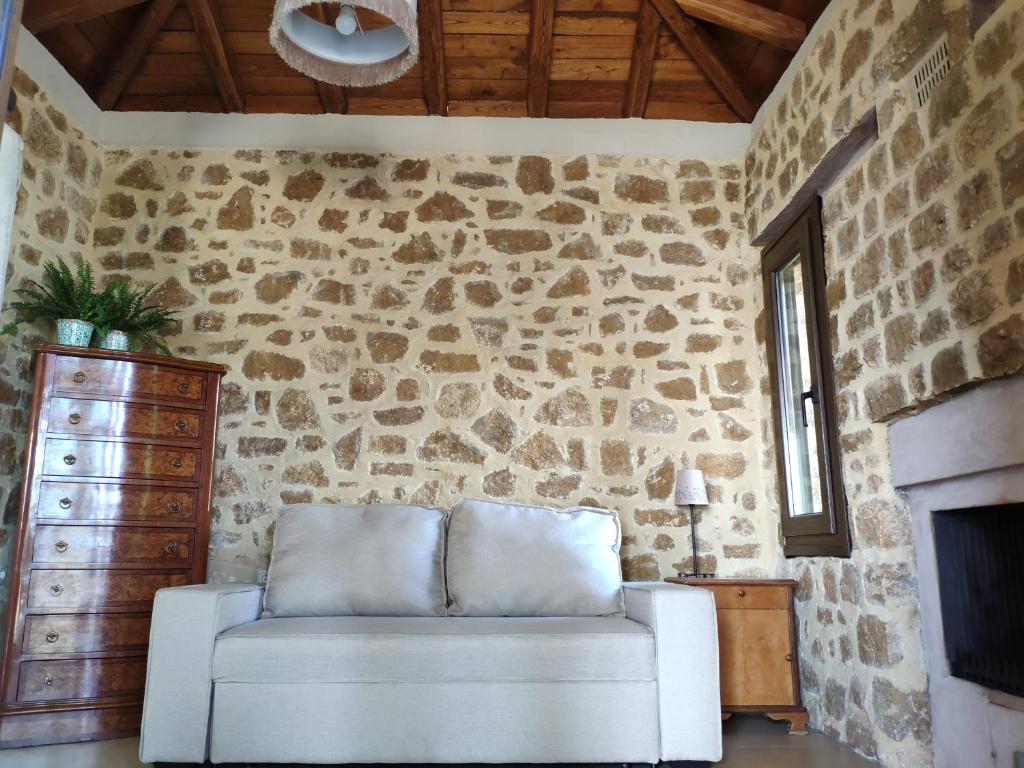 Posezení v ubytování Olive Tree Cottage 2