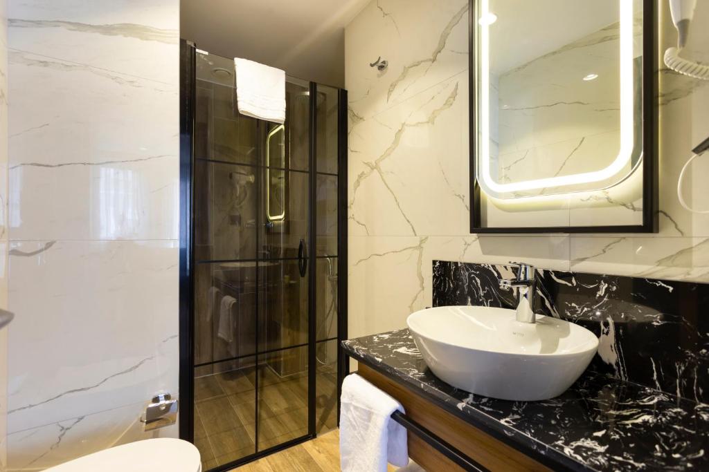 A bathroom at Nox Suite