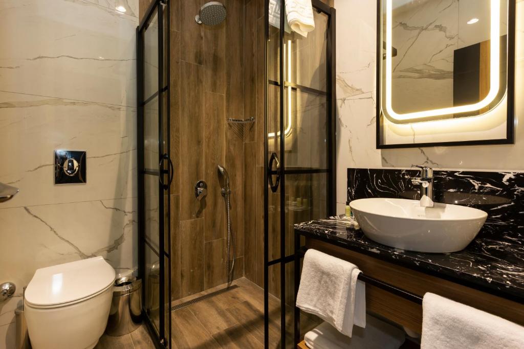 A bathroom at Nox Suite