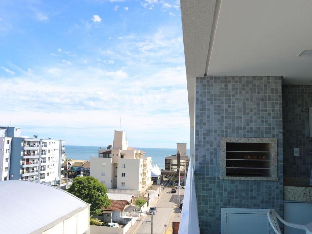  Apartamento 2 Dormitórios a 80 Metros do Mar