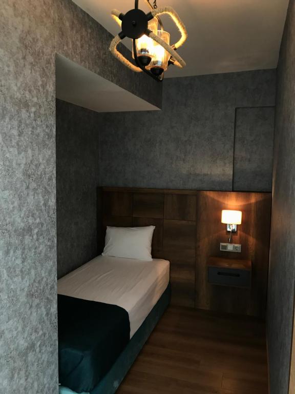 A bed or beds in a room at Dedehan Hotel