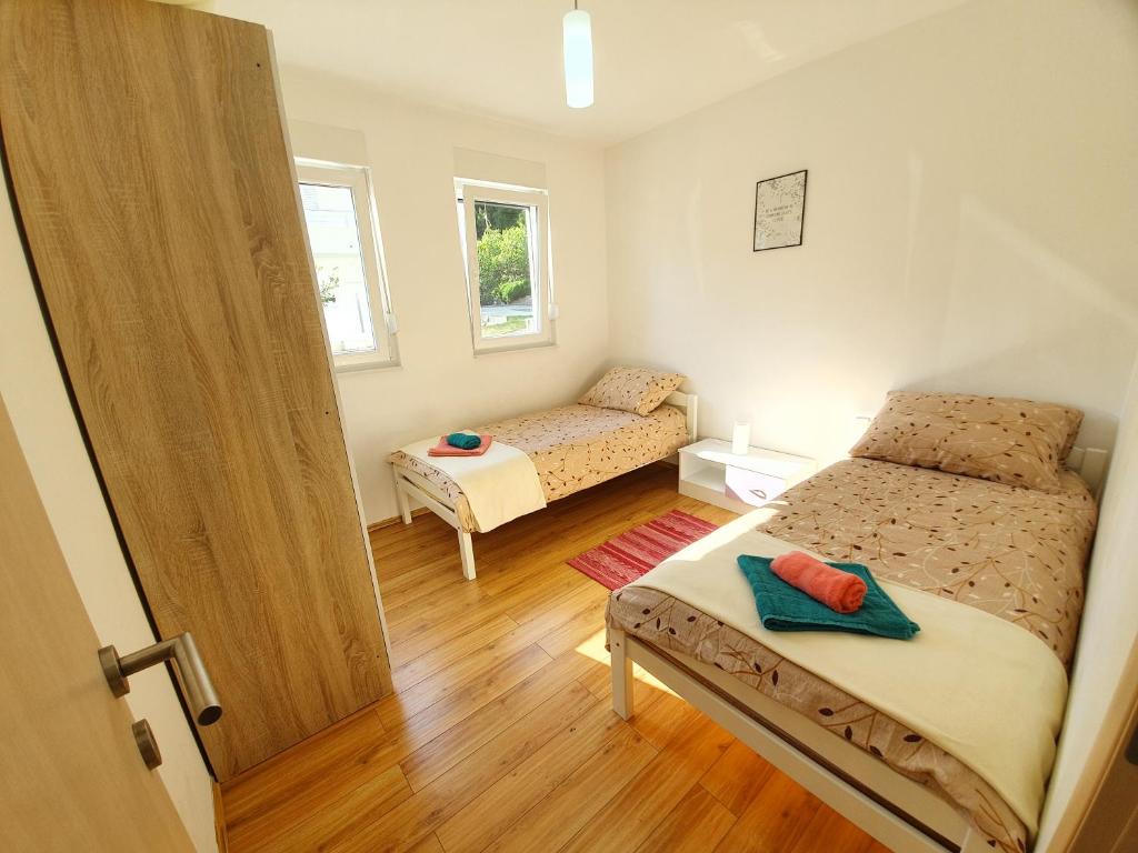 Postel nebo postele na pokoji v ubytování Apartments Lara