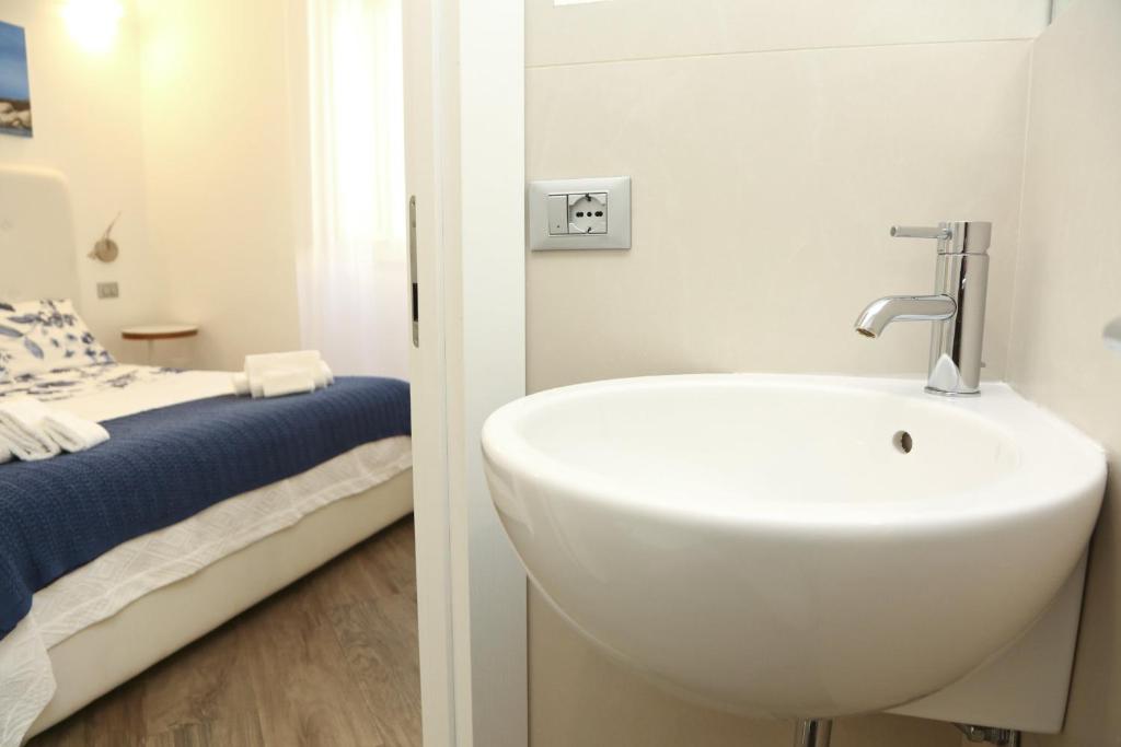 A bed or beds in a room at Casa Blue