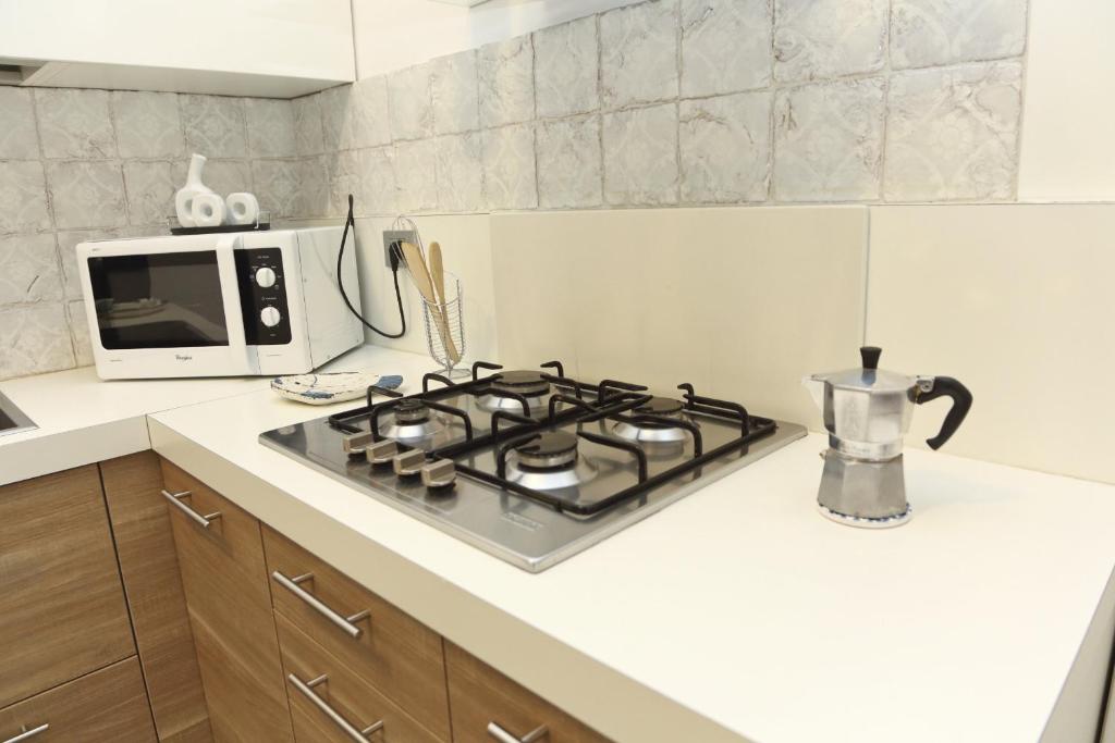 A kitchen or kitchenette at Casa Blue