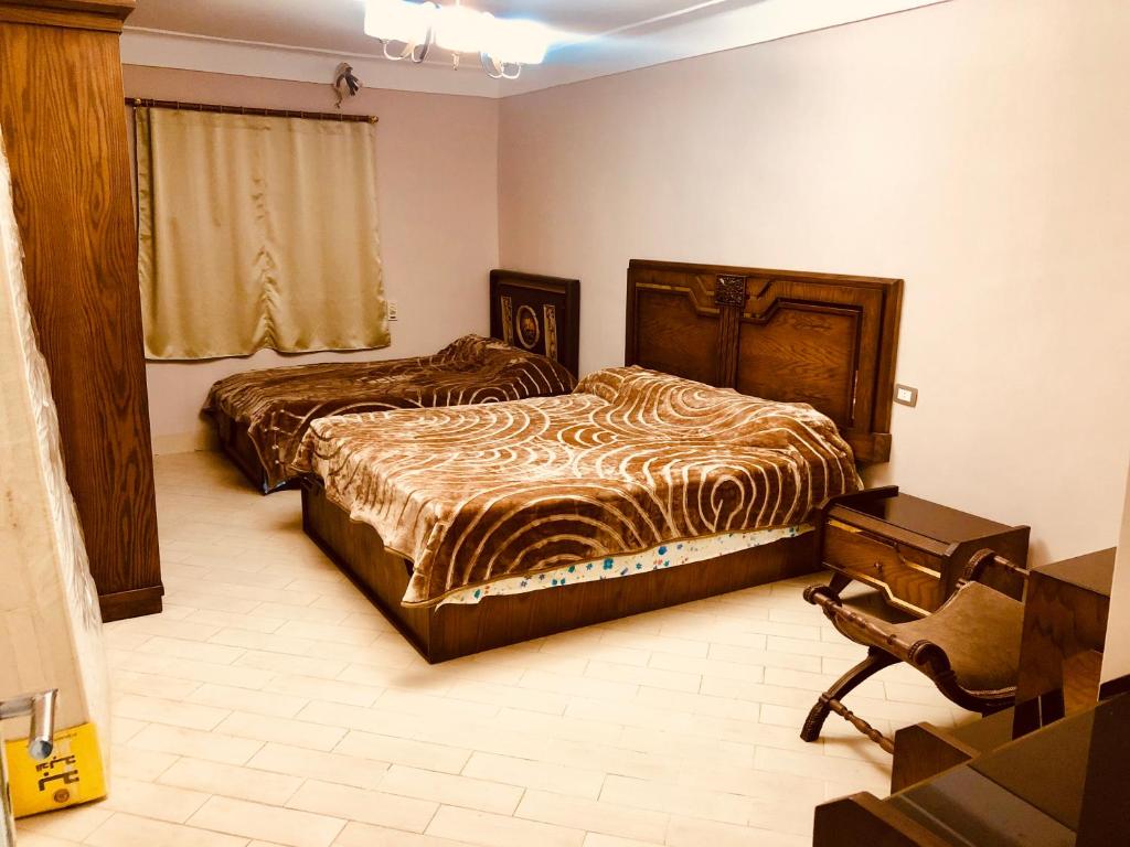 Postel nebo postele na pokoji v ubytování Toscanini Apartament اول صف مباشره