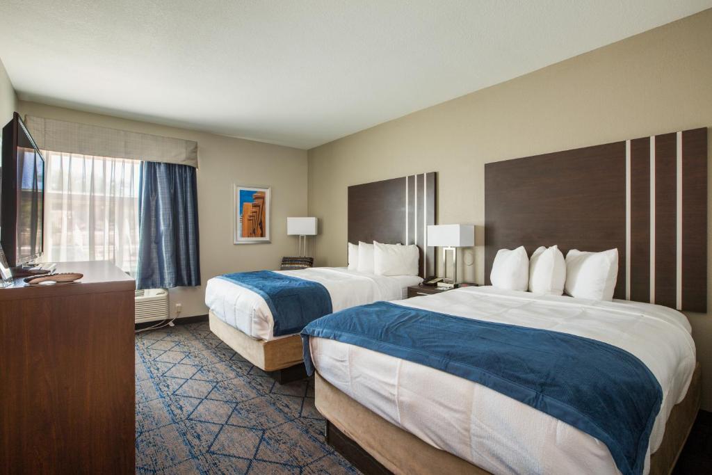 Baymont by Wyndham Albuquerque Airport photo