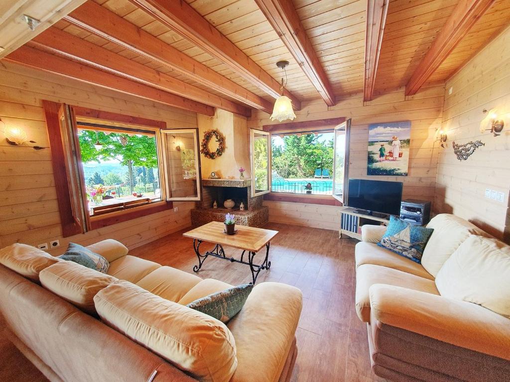 Kép Luxury Wooden Villa with Pool, The Nest szállásáról Káto Korakiánában a galériában
