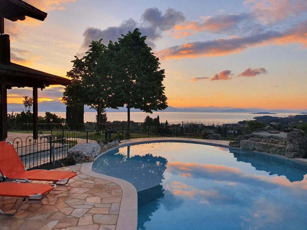 Kép Luxury Wooden Villa with Pool, The Nest szállásáról Káto Korakiánában a galériában