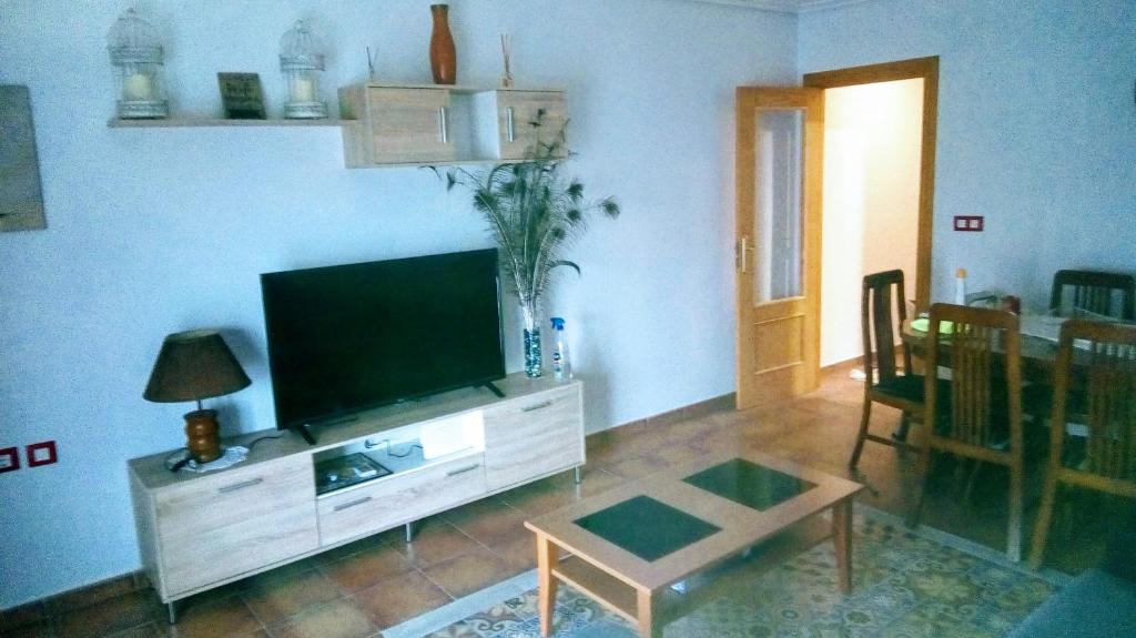 Una televisión o centro de entretenimiento en Paraiso Huertano