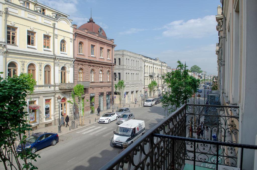 فضای داخلی Home@97 on Aghmashenebeli Avenue در تفلیس - تصویر ۳