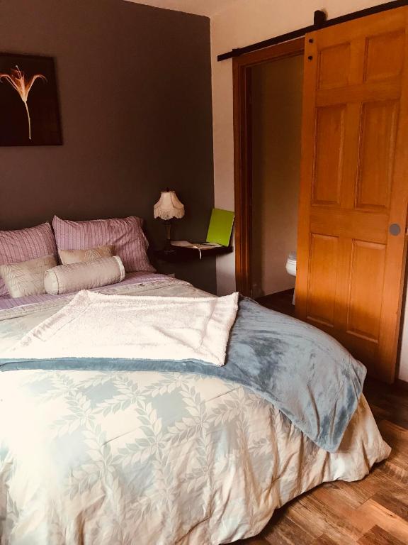 Postel nebo postele na pokoji v ubytování A Hyde Away Inn B&B
