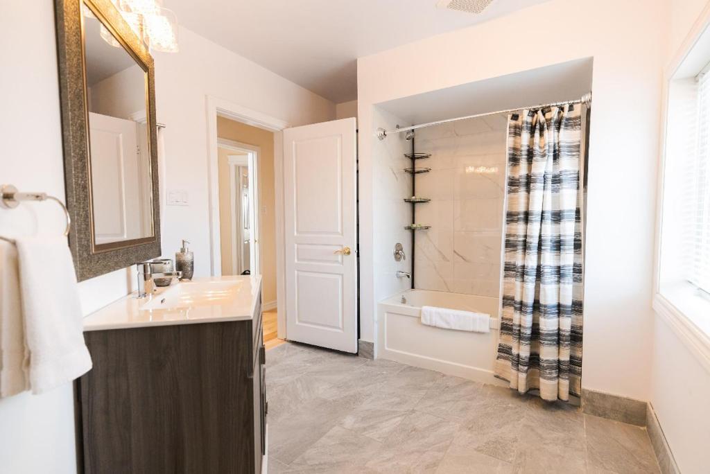 Photo from Newton Villa in Brampton, Ontario, Canada