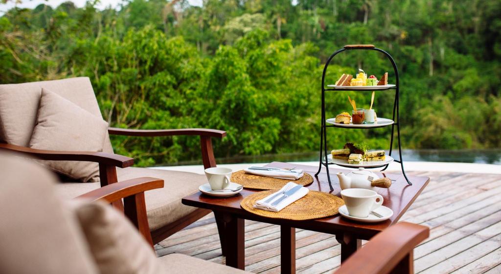 Příslušenství pro přípravu čaje a kávy v ubytování Hanging Gardens of Bali