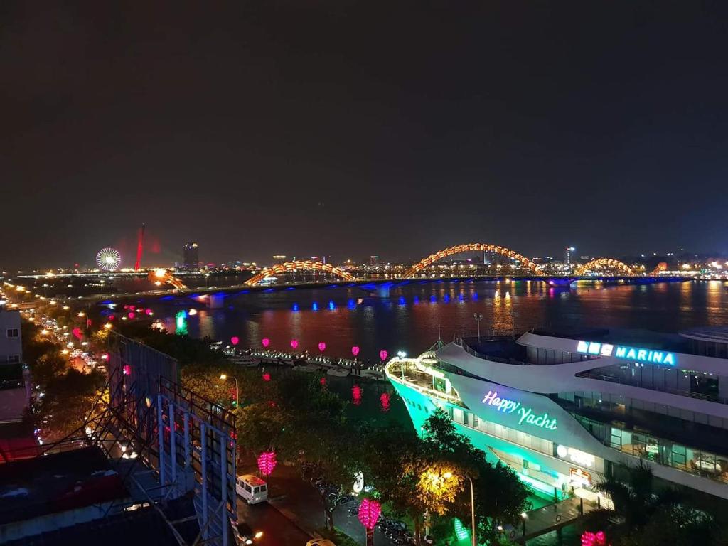 Nespecifikovaný výhled na destinaci Danang nebo výhled na město při pohledu z hotelu