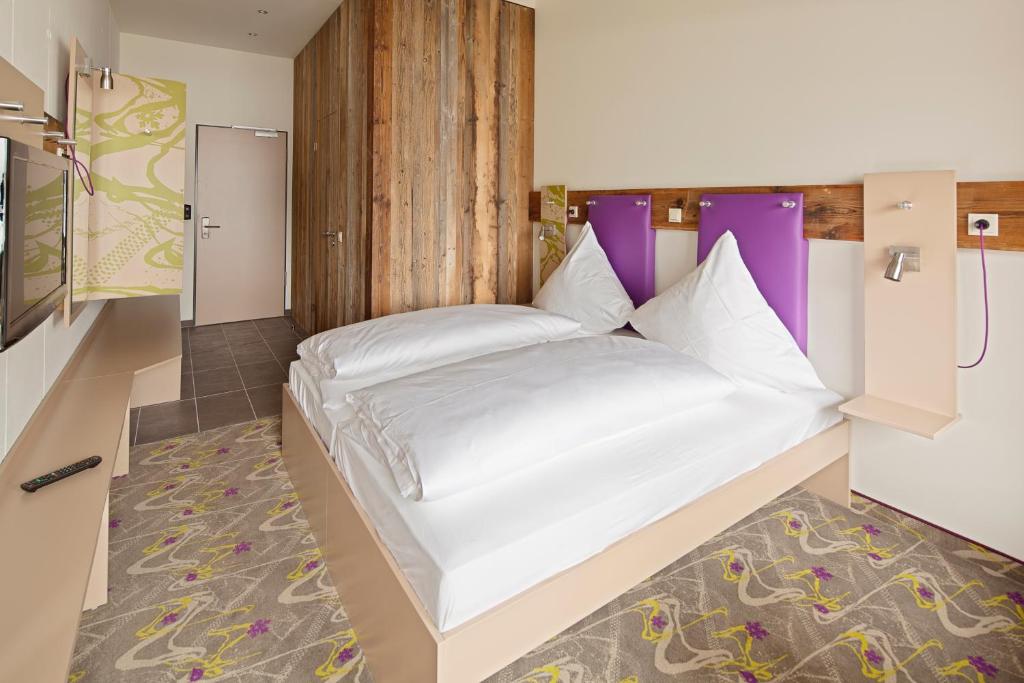 Postel nebo postele na pokoji v ubytování Explorer Hotel Oberstdorf