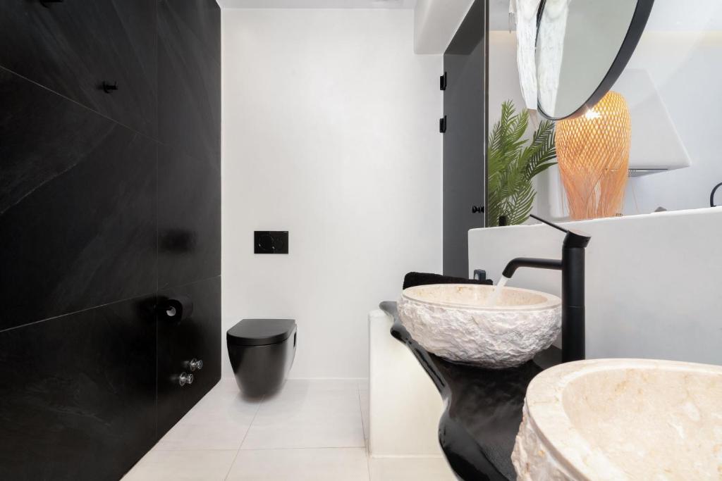 Koupelna v ubytování Portara Seaside Luxury Suites